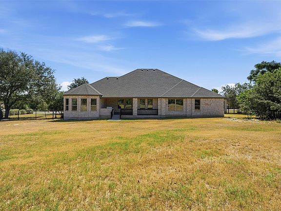 5th image of 205 Standing Oak Dr