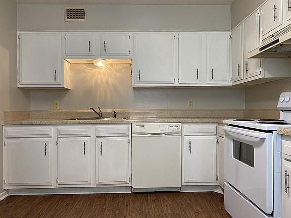 5th image of 936 Park Meadow Dr