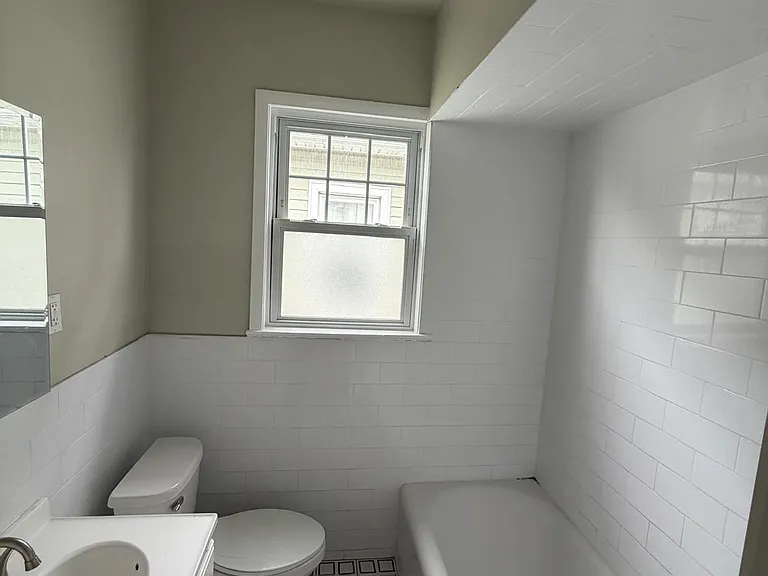 1043 Jefferson Ave #2H — Photo 4