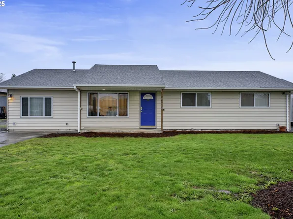 820 E 3rd St, Molalla, OR 97038