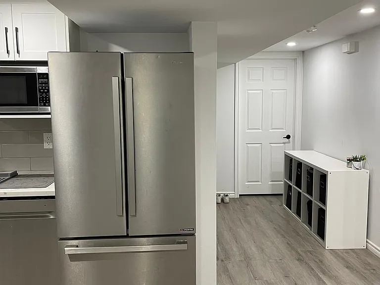 1387 Sault St #B — Photo 6