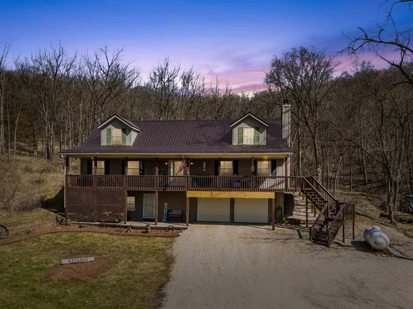 39700 Mahogany Ave, Colesburg, IA 52035