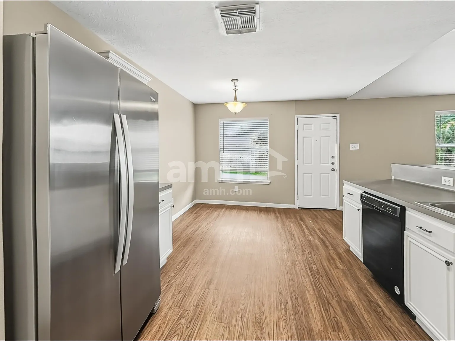 3 bed, 2.0 bath, 1746 sqft, $2,205 — Photo 4