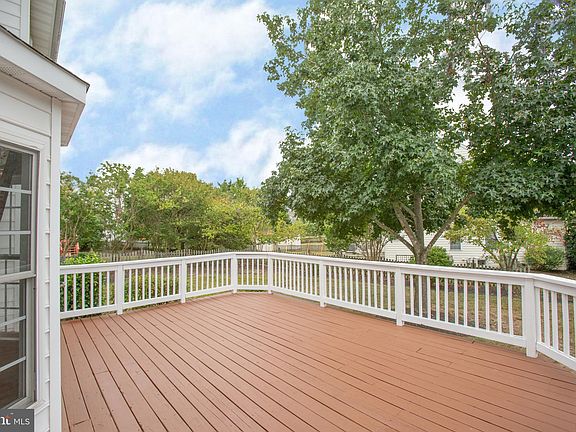 5th image of 24 Bush Hill Ct