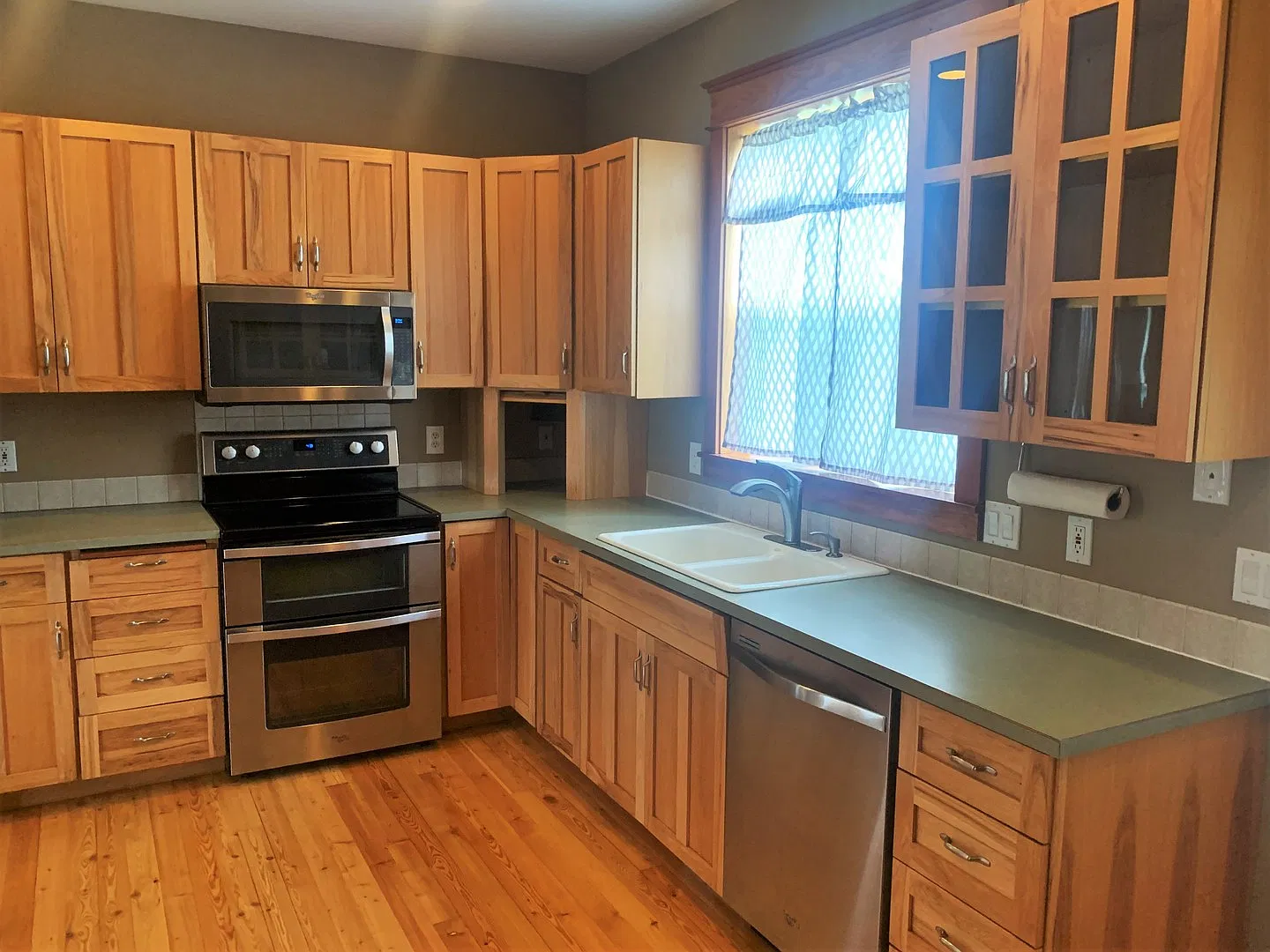Updated and Immaculately Maintained 4 bedroom home! — Photo 3
