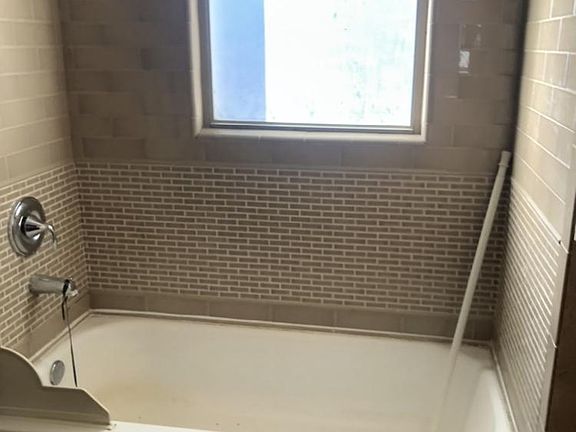 3rd image of 406 S Jennings Ave