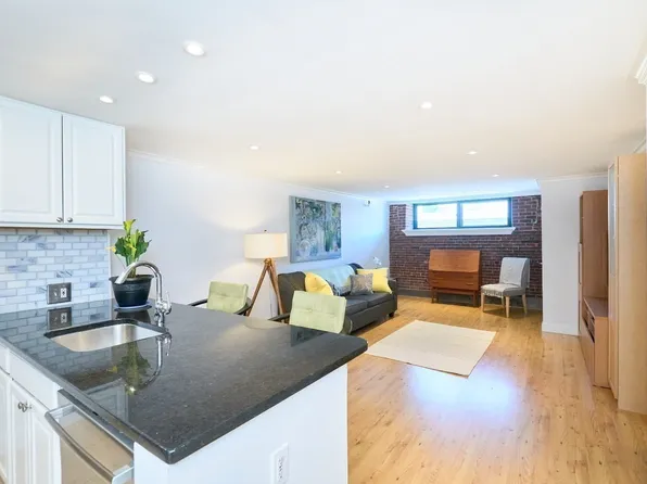 42 8th St APT 5521, Charlestown, MA 02129