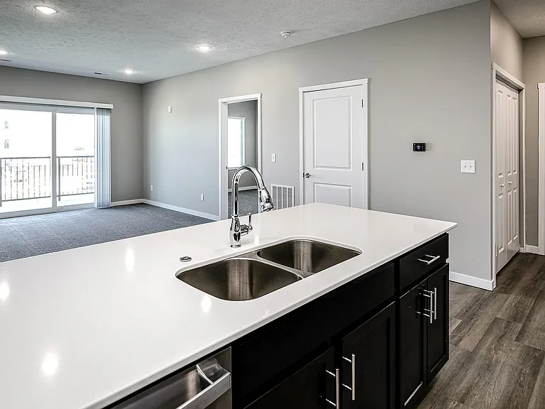 Cross Creek Apartments — Photo 9
