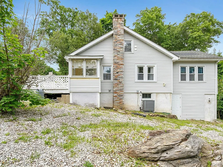 15 Schuyler Rd — Photo 4
