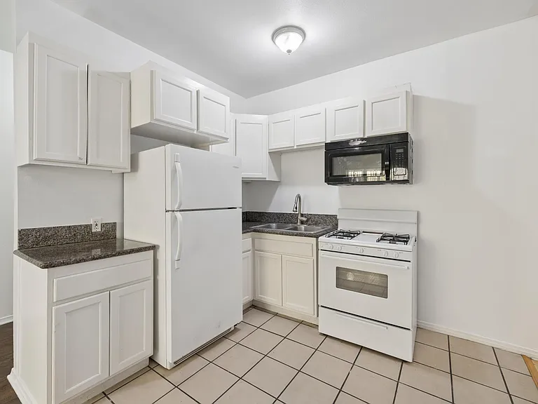 3416 Walton Ave — Photo 7