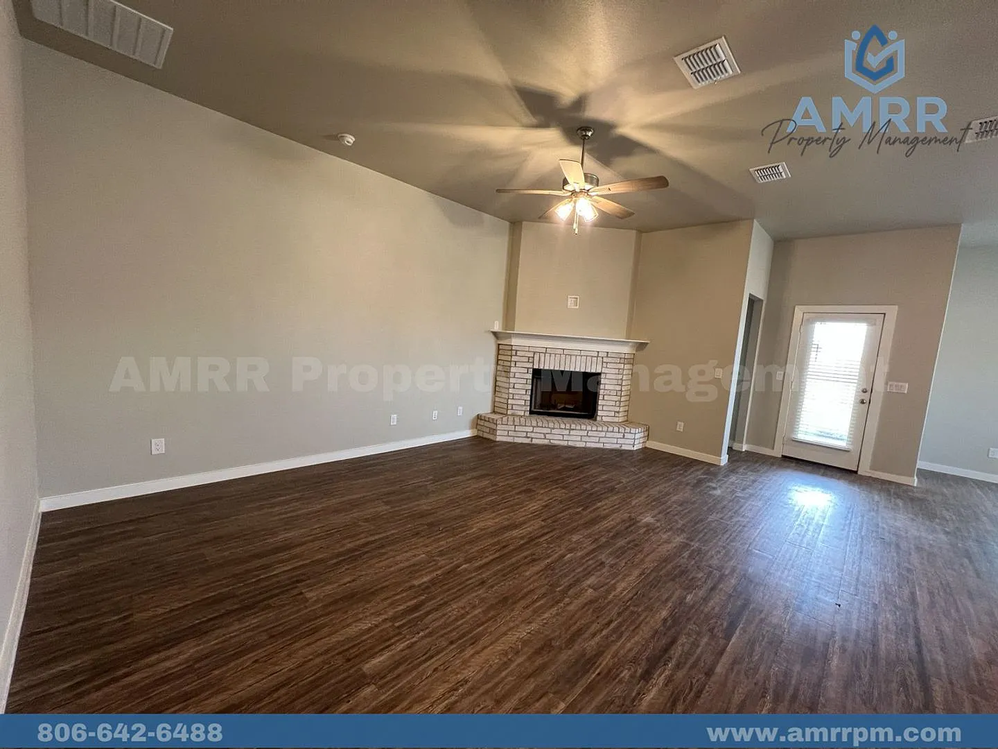 Elegant 4-Bedroom House Room for Everyone! — Photo 3