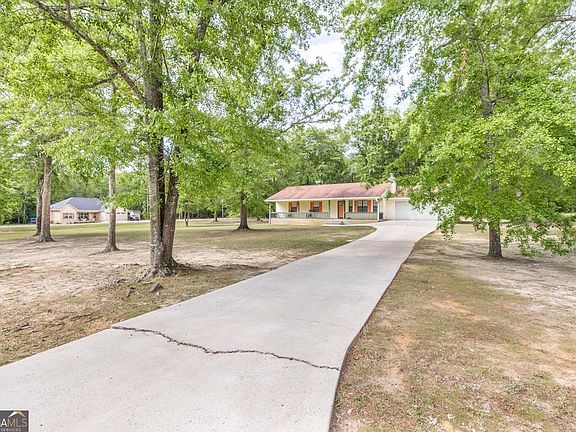 4th image of 904 Robinhood Rd