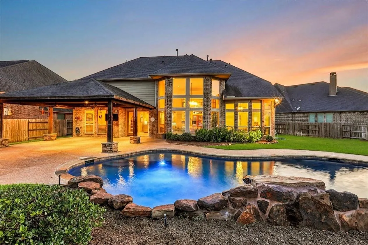 5 bed, 4.5 bath, 4458 sqft, $3,995 — Photo 4