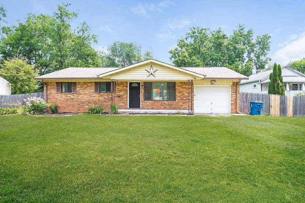 3 bed, 1.0 bath, 1206 sqft, $1,540 — Photo 1