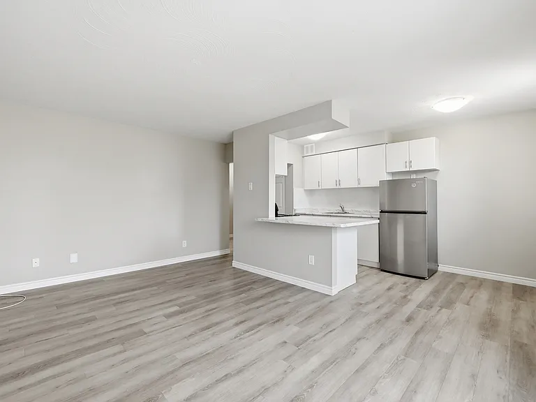76 Aikman Ave — Photo 10