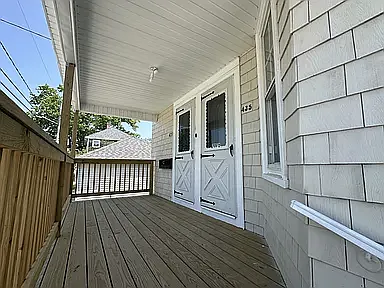 3 bed, 1100 sqft, $2,200 — Photo 3