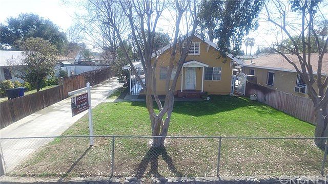 2nd image of 840 E 6th St