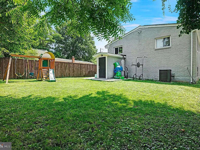 5906 Burgundy St #1 — Photo 16