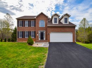 211 Montgomery Farms Ave, Moneta, VA 24121