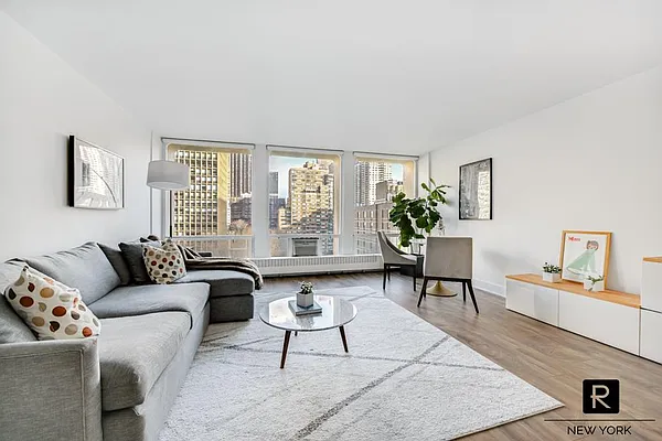 Rented by R New York | media 17