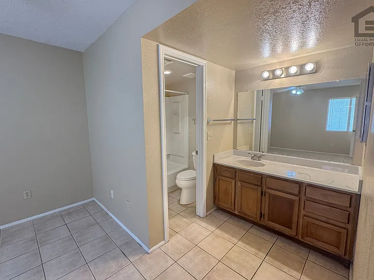 10610 S 48th St #1100 — Photo 20