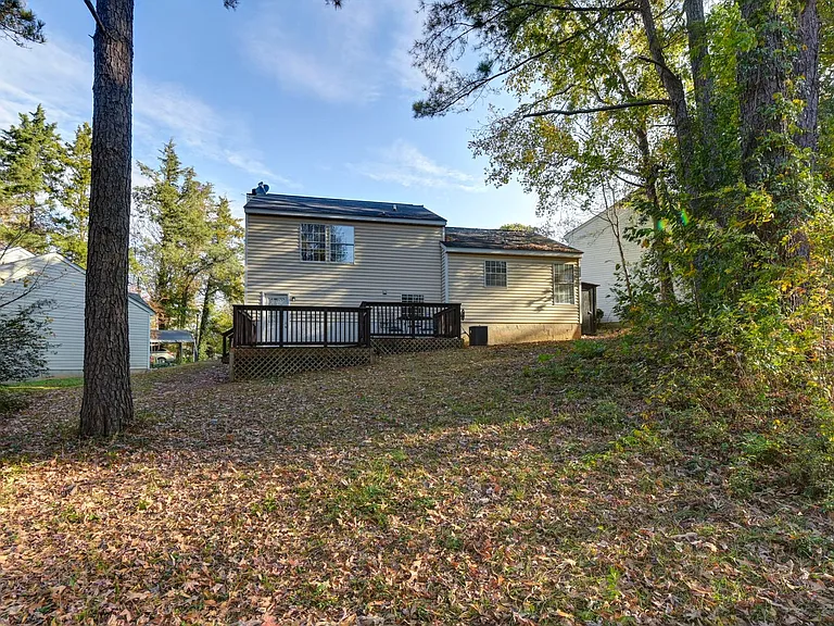 100 Woodspur Rd — Photo 36