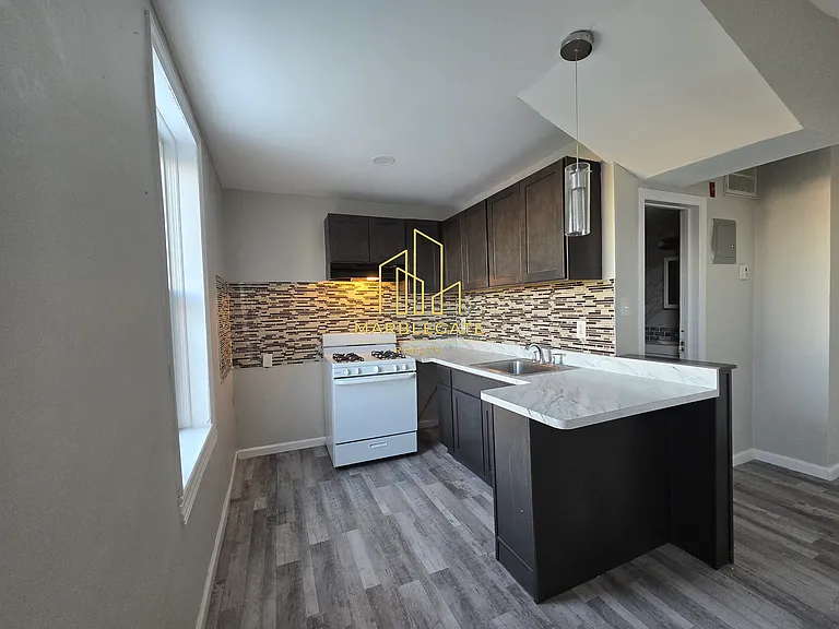 411 N 5th St #33A — Photo 1