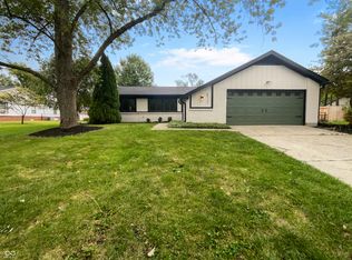 6717 Lakeknoll Dr, Indianapolis, IN 46220