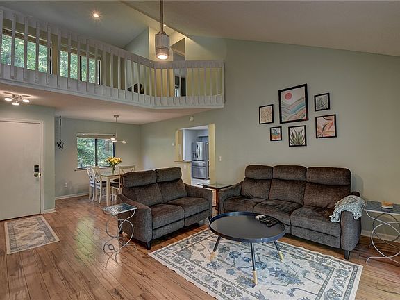 5th image of 210 Harbor Cove Dr