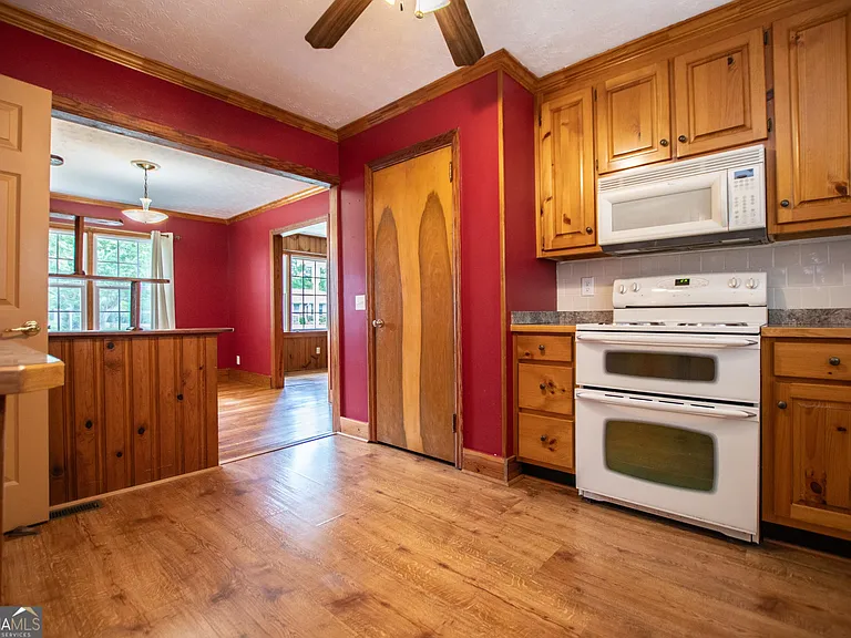 126 N Johnson St — Photo 30