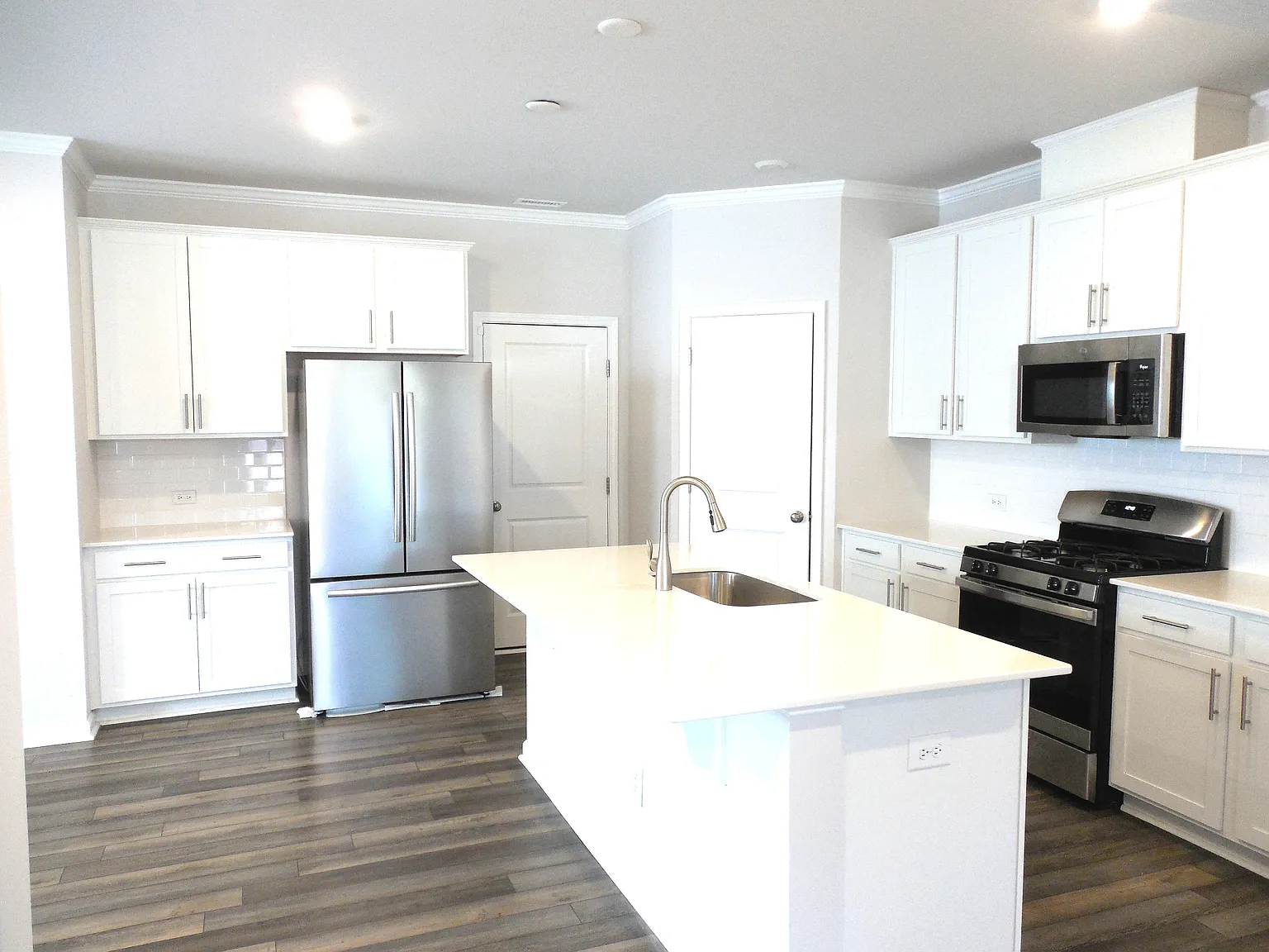5 bed, 2481 sqft, $2,350 — Photo 4