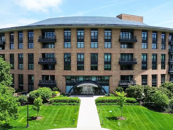 2400 Beacon St Unit Penthouse 4, Chestnut Hill, MA 02467