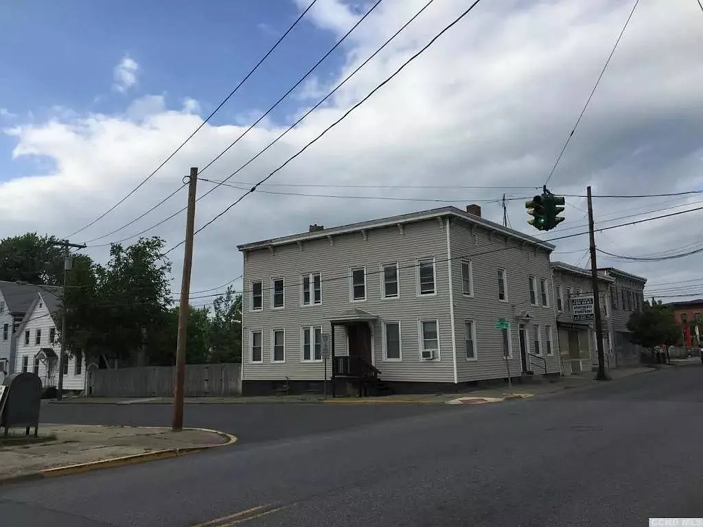 1 bed, 1.0 bath, 900 sqft, $1,800 — Photo 2