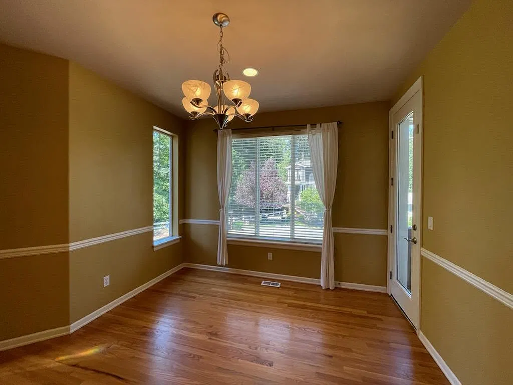 4 bed, 3.5 bath, 2560 sqft, $4,300 — Photo 4
