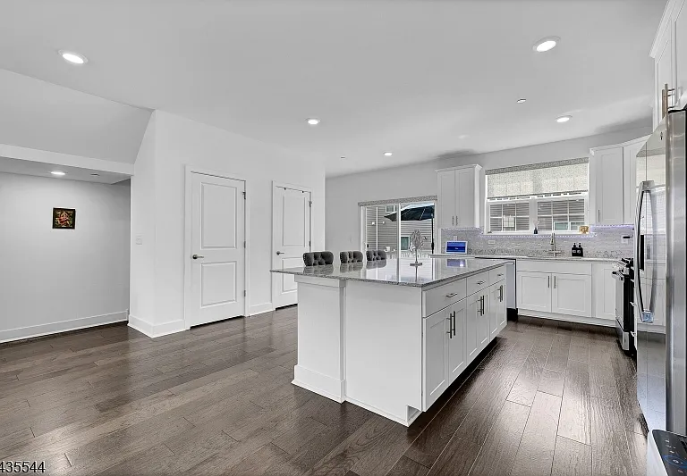6 Martin Pl — Photo 15