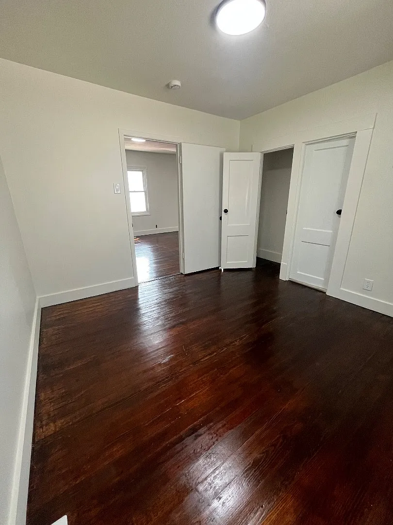 1725 Avenue G — Photo 3