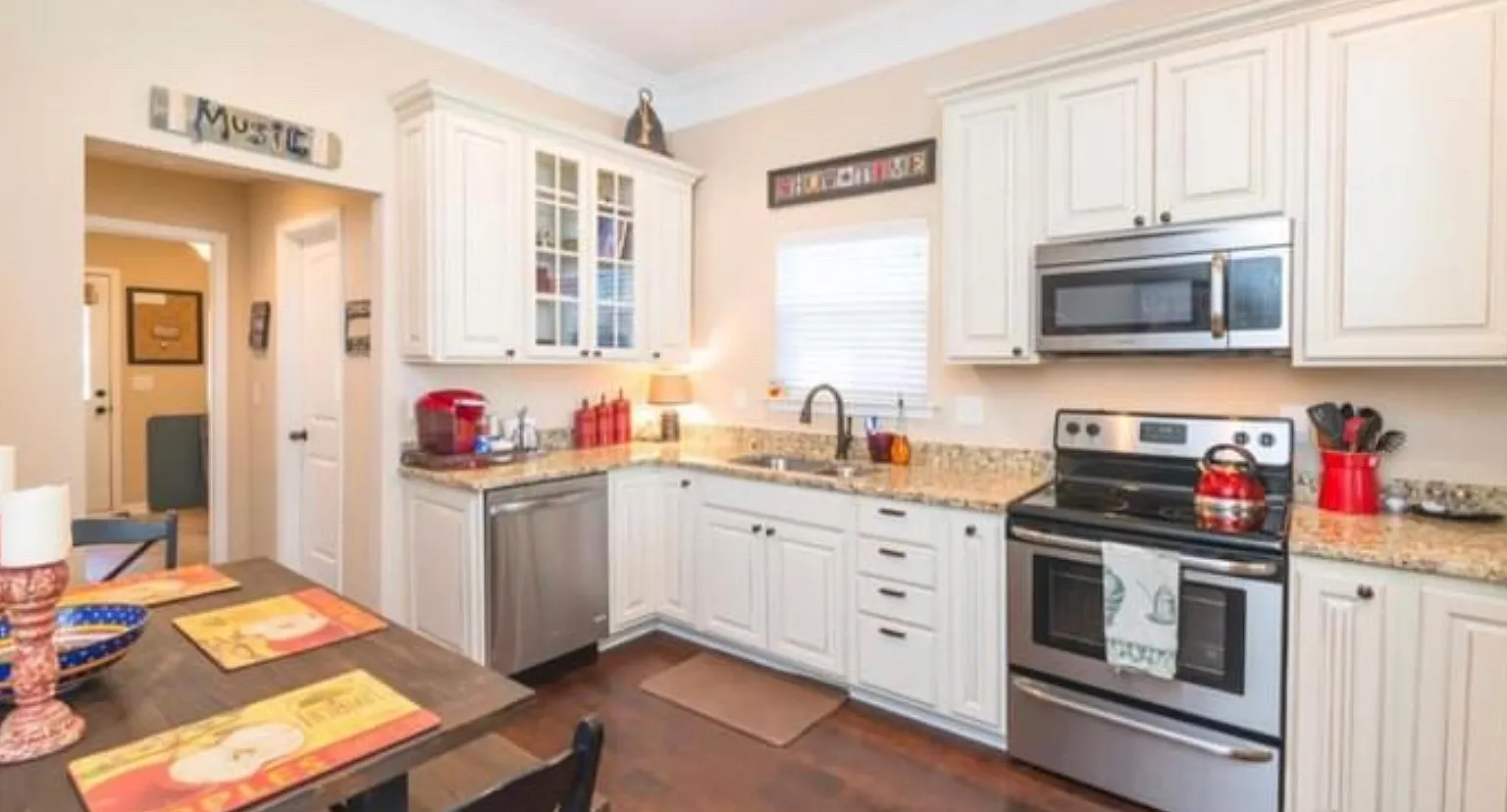 3 bed, 1200 sqft, $3,000 — Photo 4