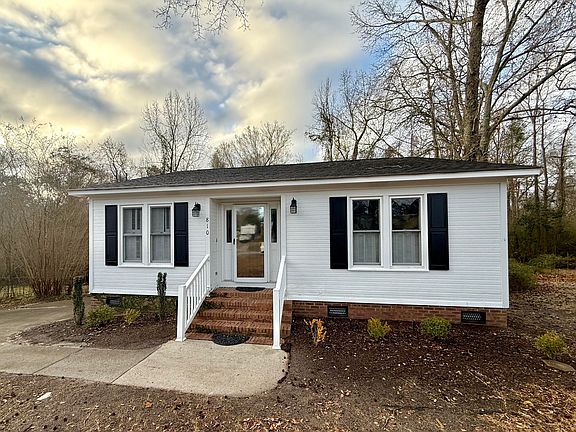 4th image of 810 Marigold St