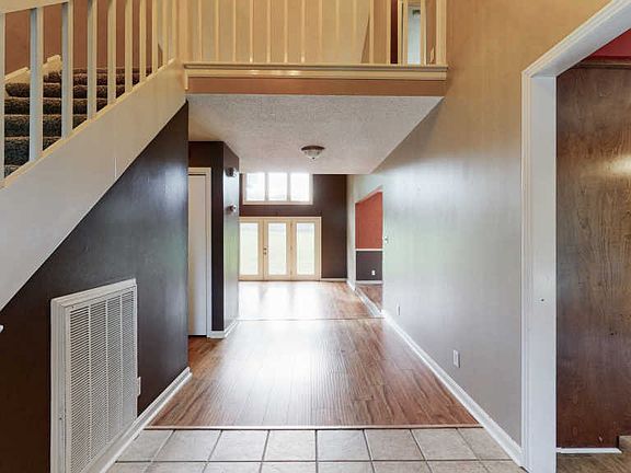 4th image of 2148 Watertown Pl