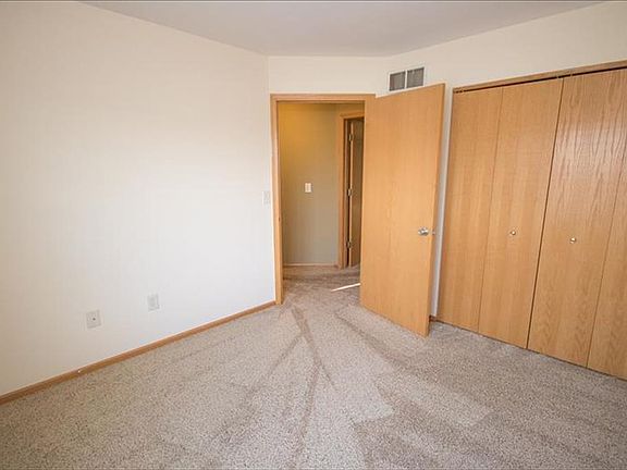 5th image of 605 Park Dr