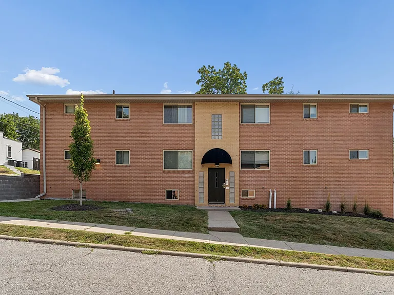 4620 Wakeley St #4 — Photo 8