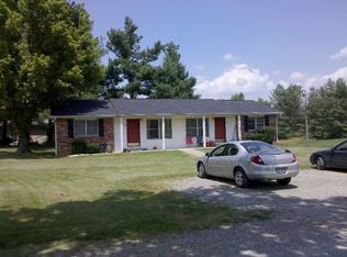 9 Mara Ln APT B, Makanda, IL 62958