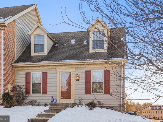 120 Crown Pointe Dr #L120, York, PA 17402