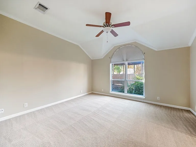 8218 Parkland Hills Dr — Photo 14