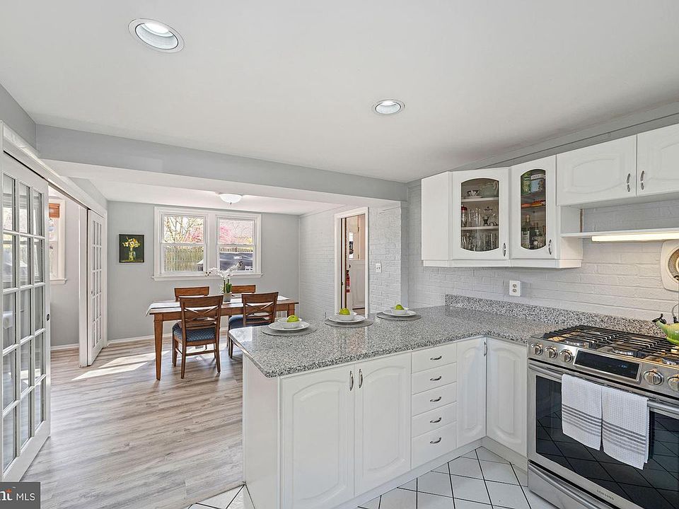 1st image of 915 Croton Dr