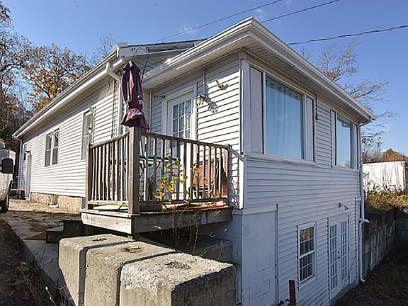 4th image of 234 Putnam Pike