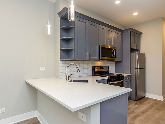 2nd image of 1055 N Wolcott Ave #1F
