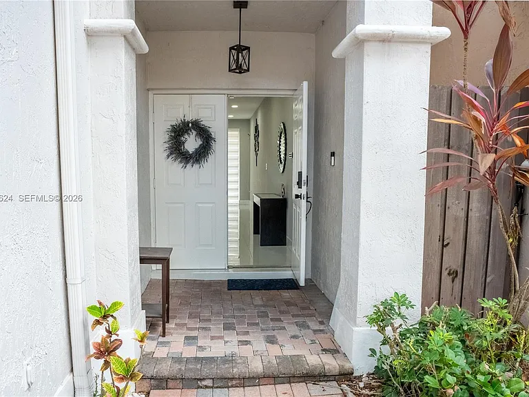 7333 NW 113th Ct — Photo 3