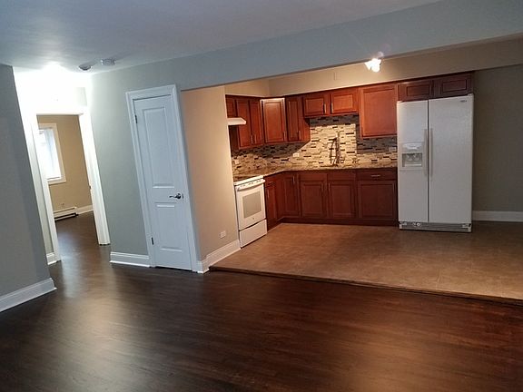4th image of 320 Beach Ave APT 1A