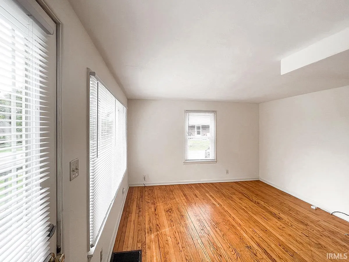 4 bed, 2.0 bath, 1488 sqft, $2,520 — Photo 2